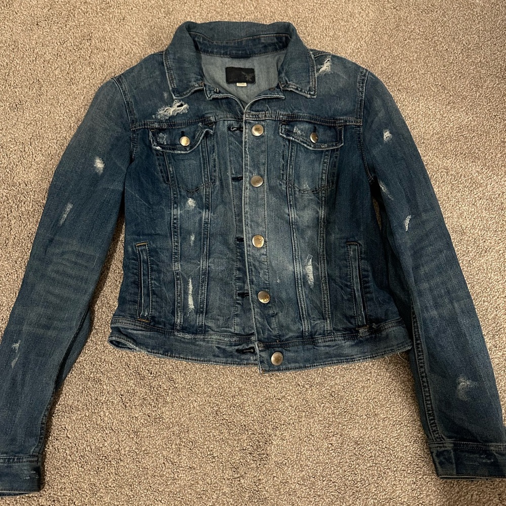 Cute jean jacket, American eagle, perfect condition!